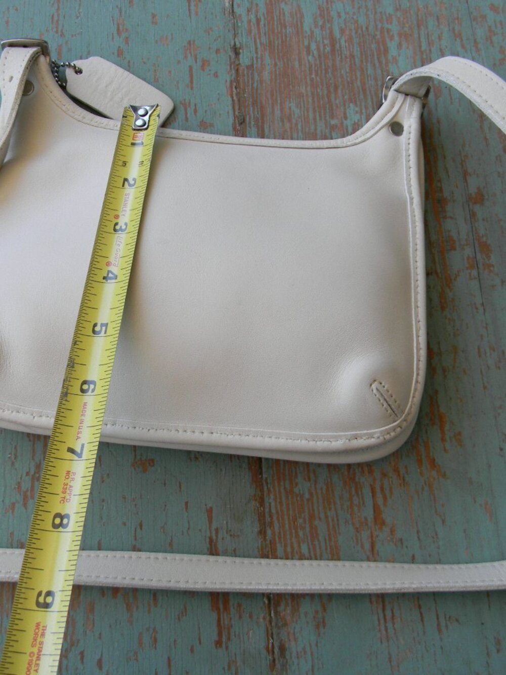 VINTAGE COACH 9142 WHITE CHALK HIPPIE CROSSBODY LEATHER SMALL BAG HANGTAG - Picture 3 of 9